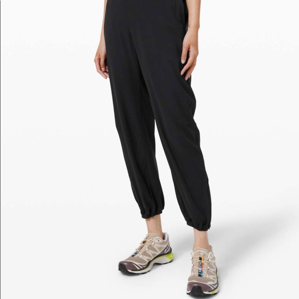 Lululemon Essential Affinity Mid Rise Jogger